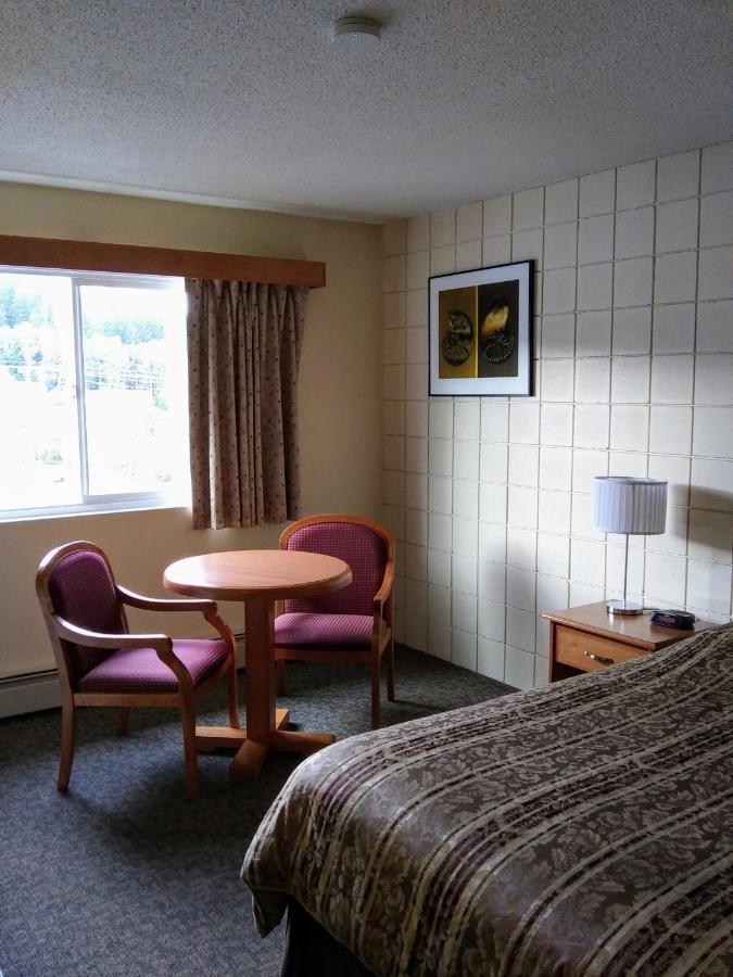 Haida Way Motor Inn Port Mcneill Exterior photo