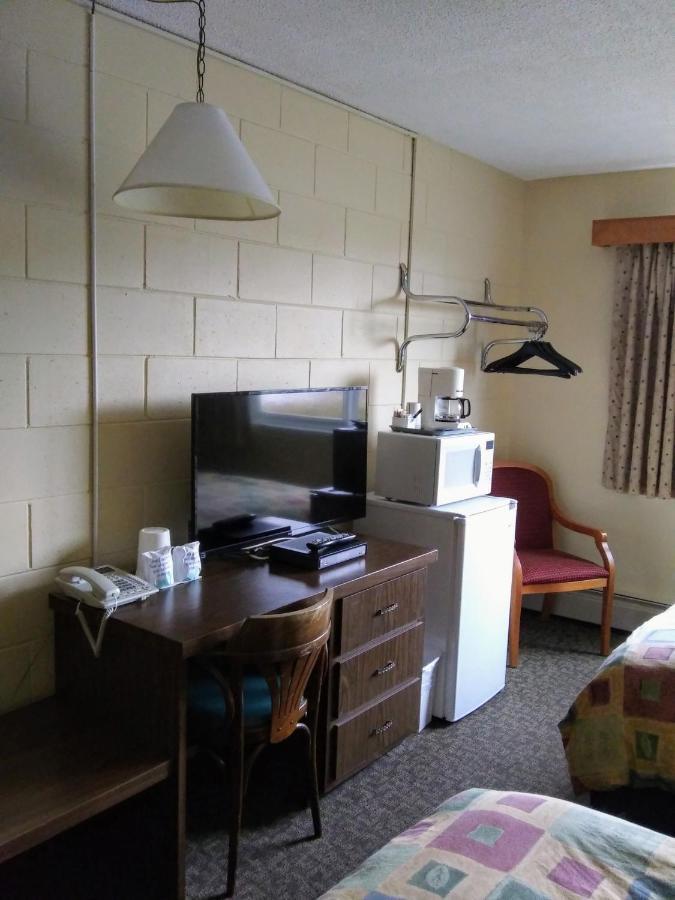 Haida Way Motor Inn Port Mcneill Exterior photo